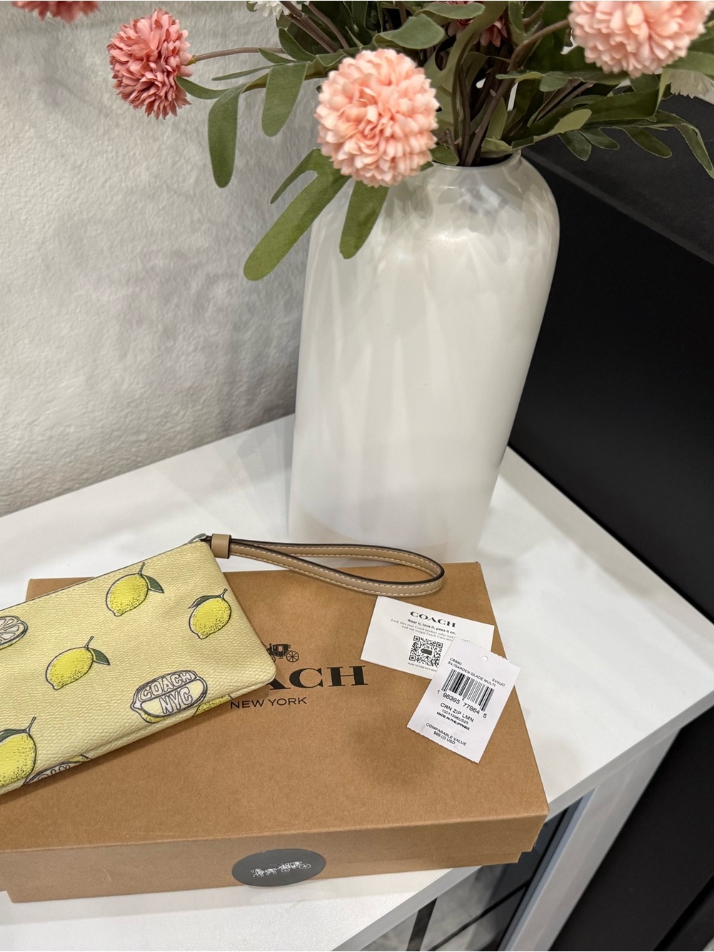 COACH LEMON WRISTLET WITH GIFTBOX🍋 - Picture 8 of 10